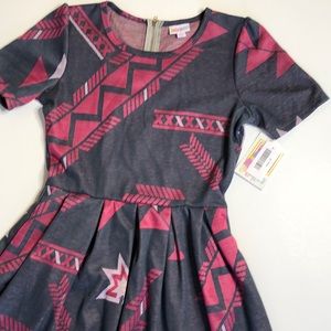 LuLaRoe Amelia Dress. She has pockets!!!